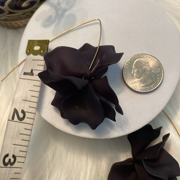 Black Flower Earrings - Picture 10 of 13